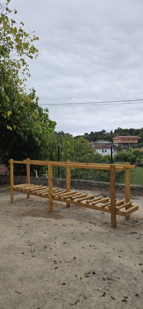 Estructura exterior de madera con travesaños, Carpintería Coruxo (Vigo)